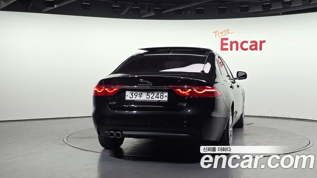 Jaguar XF (X260) 20d Portfolio AWD 2017 — фото 4