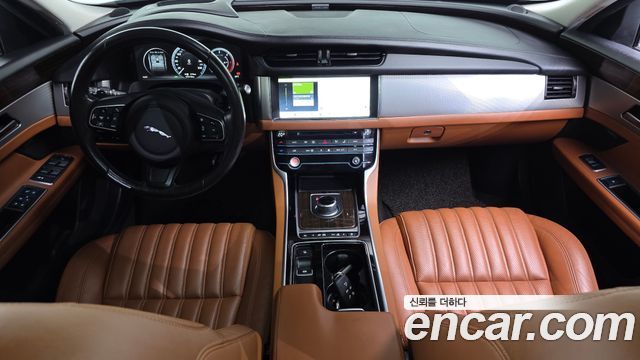Jaguar XF (X260) 20d Portfolio AWD 2017 — фото 7
