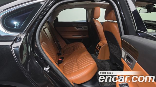 Jaguar XF (X260) 20d Portfolio AWD 2017 — фото 11