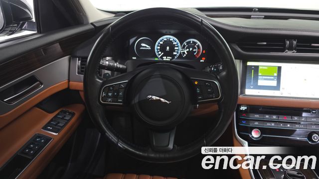Jaguar XF (X260) 20d Portfolio AWD 2017 — фото 13