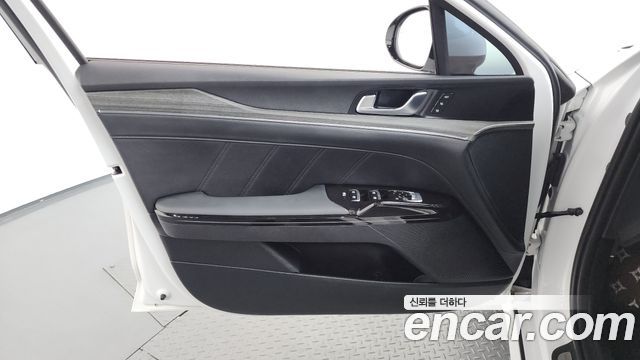 Kia K5 (III) 2.0 LPi Signature 2024 — фото 30