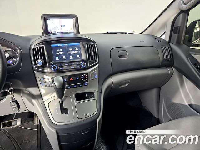 Hyundai Grand Starex Van 5-Seater Modern 2021 — фото 10