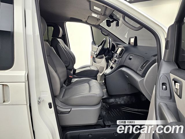 Hyundai Grand Starex Van 5-Seater Modern 2021 — фото 15
