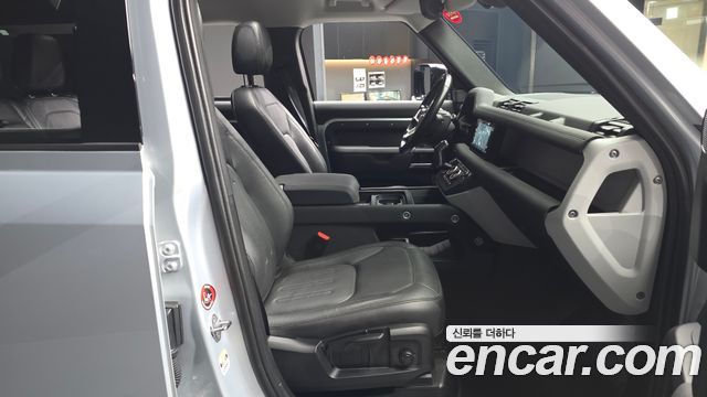 Land Rover Defender (L663) 110 D250 S 2022 — фото 11