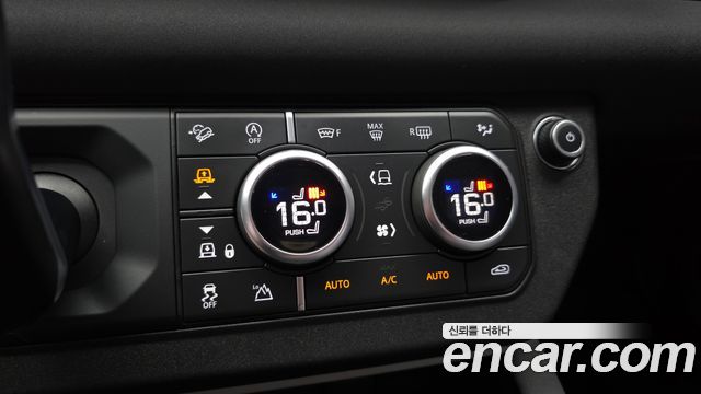 Land Rover Defender (L663) 110 D250 S 2022 — фото 16