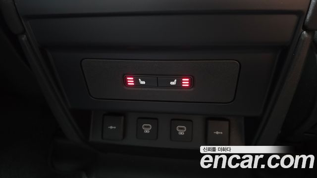 Land Rover Defender (L663) 110 D250 S 2022 — фото 19