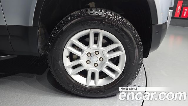 Land Rover Defender (L663) 110 D250 S 2022 — фото 21