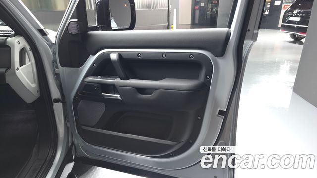 Land Rover Defender (L663) 110 D250 S 2022 — фото 24