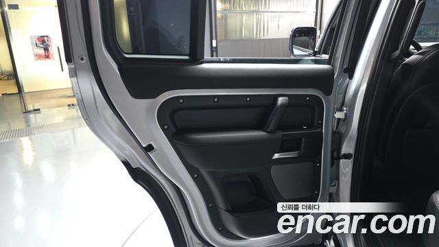 Land Rover Defender (L663) 110 D250 S 2022 — фото 25