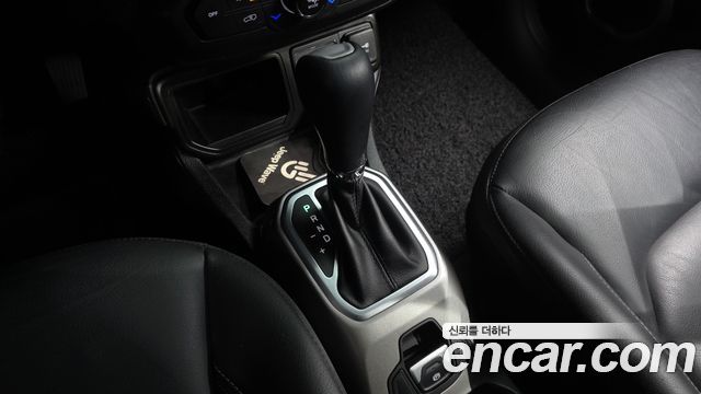 Jeep Renegade 2.4 Limited 2021 — фото 9