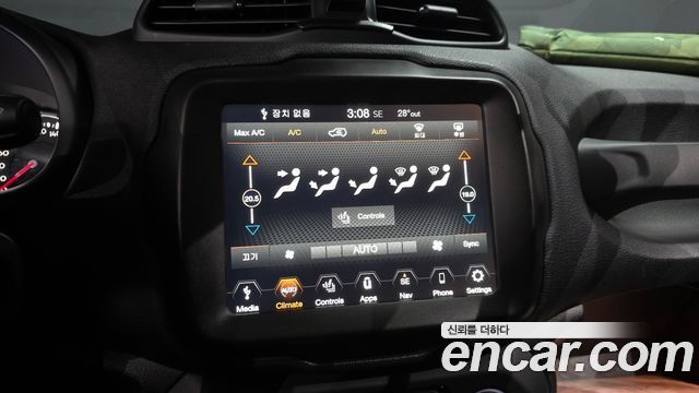 Jeep Renegade 2.4 Limited 2021 — фото 16