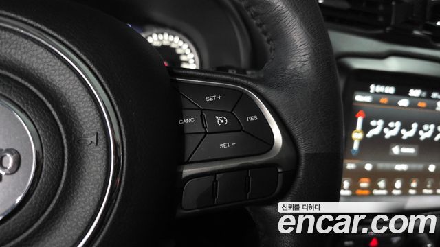Jeep Renegade 2.4 Limited 2021 — фото 19