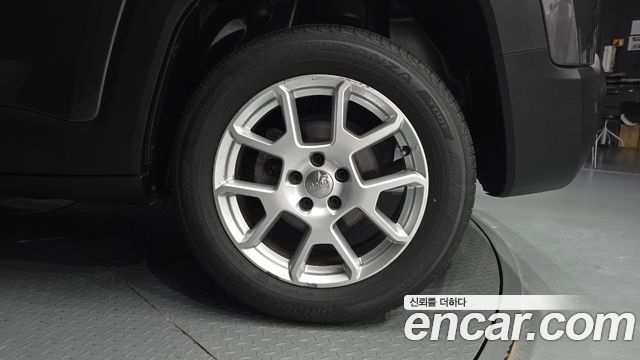 Jeep Renegade 2.4 Limited 2021 — фото 21