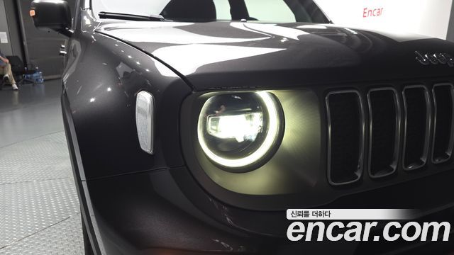 Jeep Renegade 2.4 Limited 2021 — фото 22