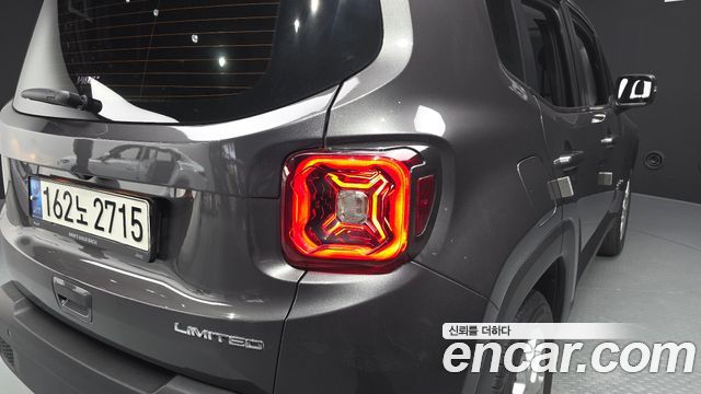 Jeep Renegade 2.4 Limited 2021 — фото 23