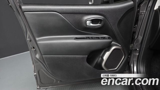 Jeep Renegade 2.4 Limited 2021 — фото 24