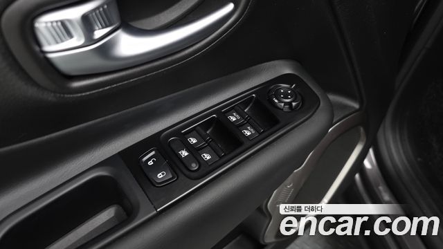 Jeep Renegade 2.4 Limited 2021 — фото 27