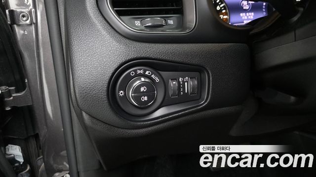Jeep Renegade 2.4 Limited 2021 — фото 32