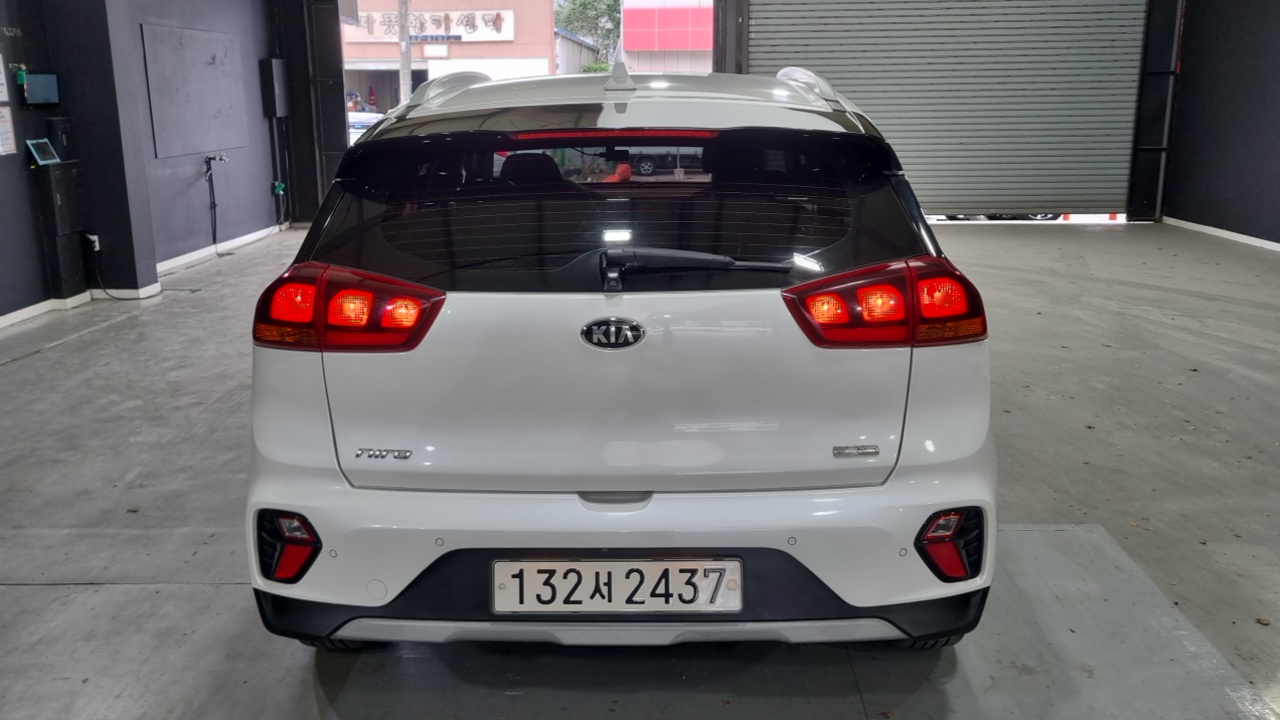 Kia Niro 1.6 HEV Luxury 2021 — фото 4