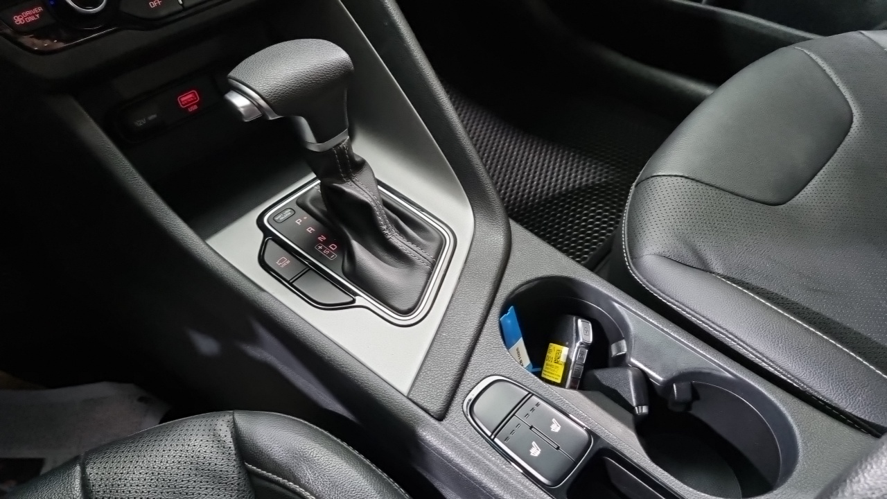 Kia Niro 1.6 HEV Luxury 2021 — фото 9