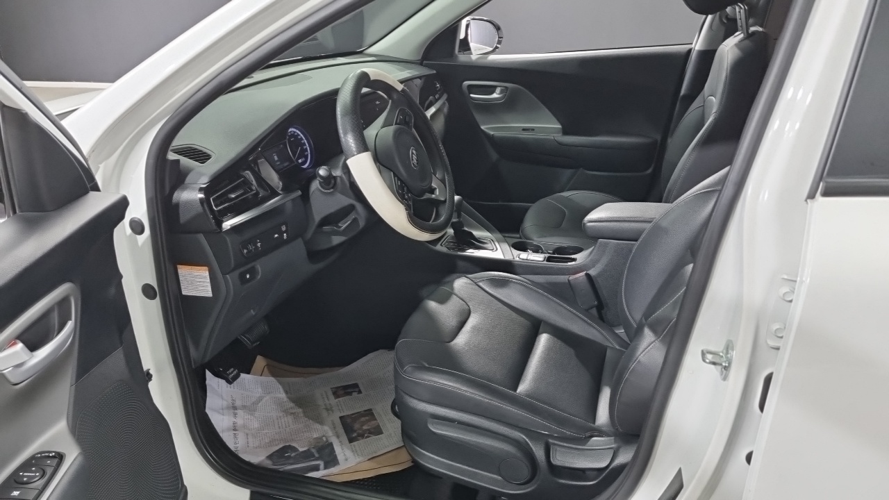 Kia Niro 1.6 HEV Luxury 2021 — фото 10