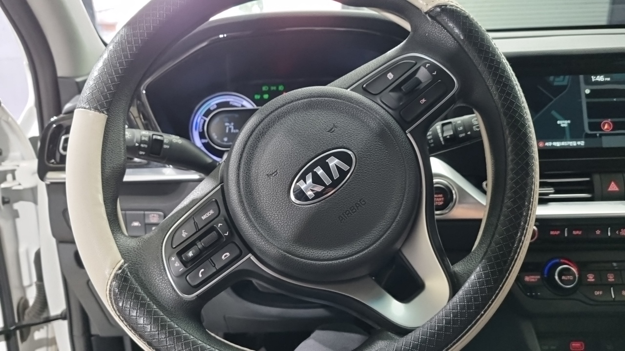 Kia Niro 1.6 HEV Luxury 2021 — фото 16
