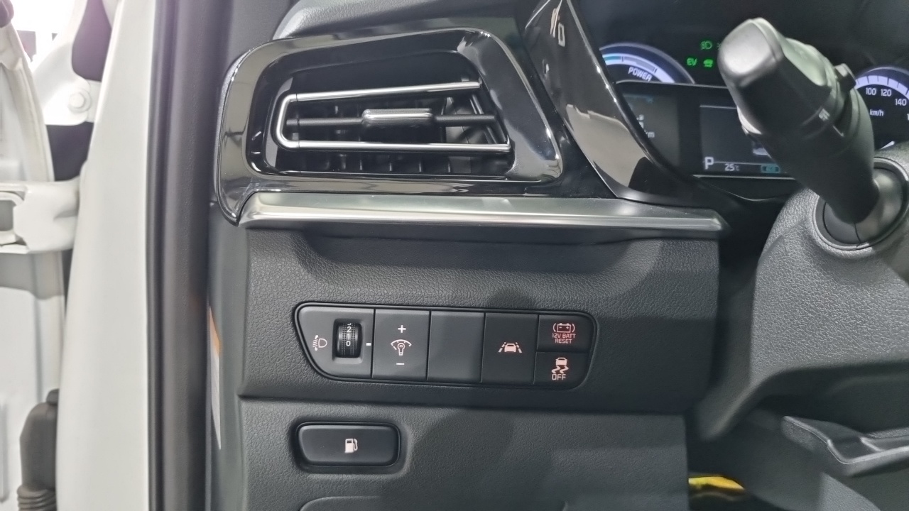 Kia Niro 1.6 HEV Luxury 2021 — фото 20