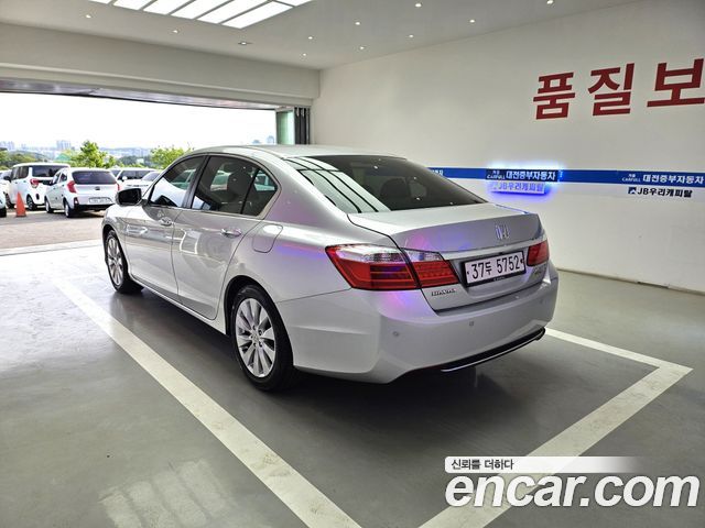 Honda Accord 2.4 9th 2014 — фото 5