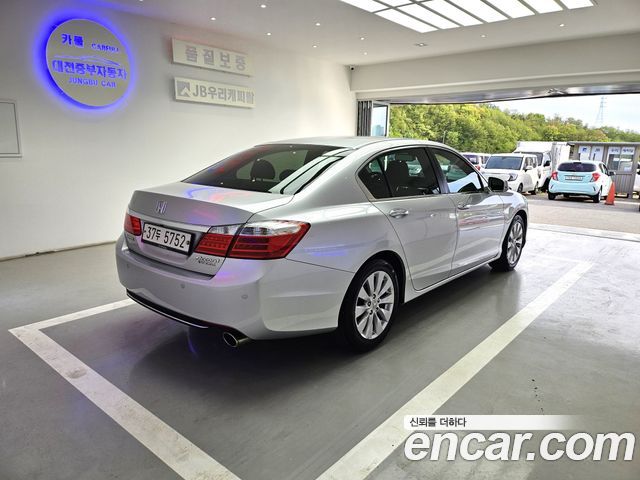 Honda Accord 2.4 9th 2014 — фото 7