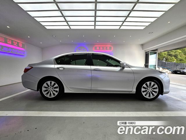 Honda Accord 2.4 9th 2014 — фото 8