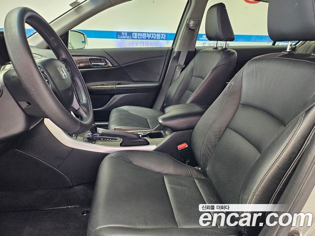 Honda Accord 2.4 9th 2014 — фото 10
