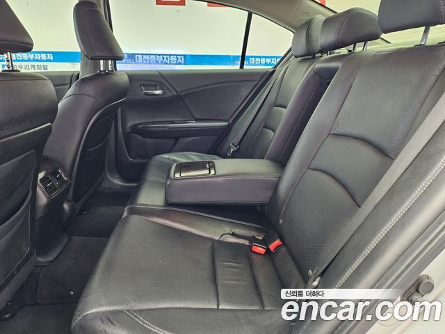 Honda Accord 2.4 9th 2014 — фото 15