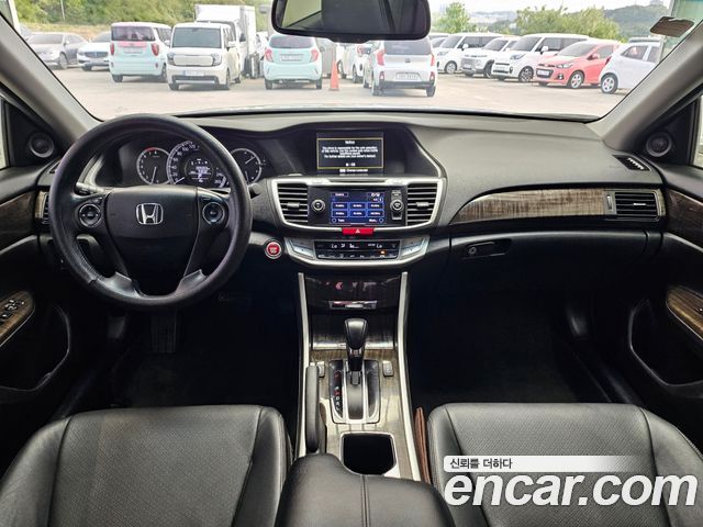 Honda Accord 2.4 9th 2014 — фото 16