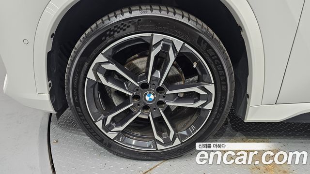 BMW X1 (U11) xDrive 20i M Sport 2025 — фото 5