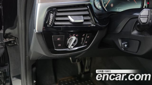 BMW 5 Series (G30) 520d xDrive M Sport Package Plus 2017 — фото 14