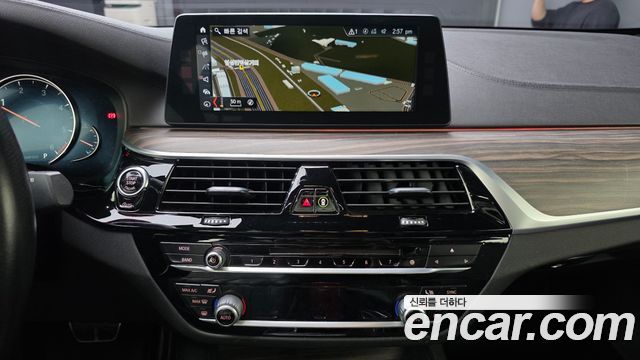 BMW 5 Series (G30) 520d xDrive M Sport Package Plus 2017 — фото 18
