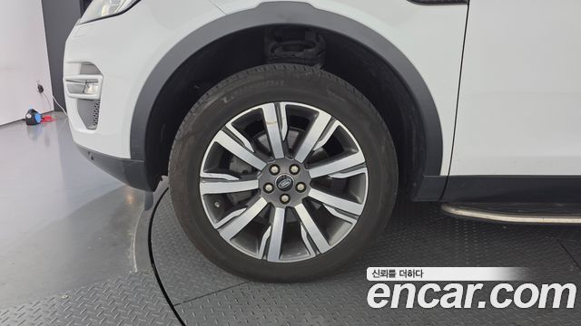 Land Rover Discovery Sport 2.0 TD4 HSE Luxury 2019 — фото 5