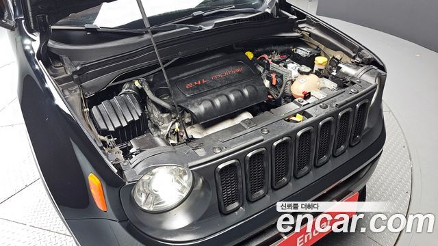 Jeep Renegade 2.4 Longitude High 2017 — фото 6