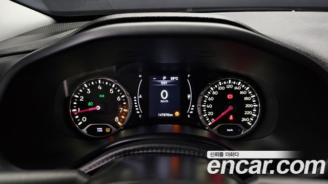 Jeep Renegade 2.4 Longitude High 2017 — фото 8