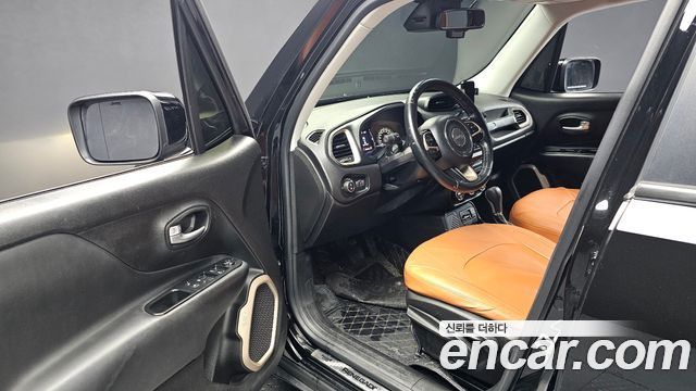Jeep Renegade 2.4 Longitude High 2017 — фото 10