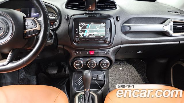 Jeep Renegade 2.4 Longitude High 2017 — фото 13