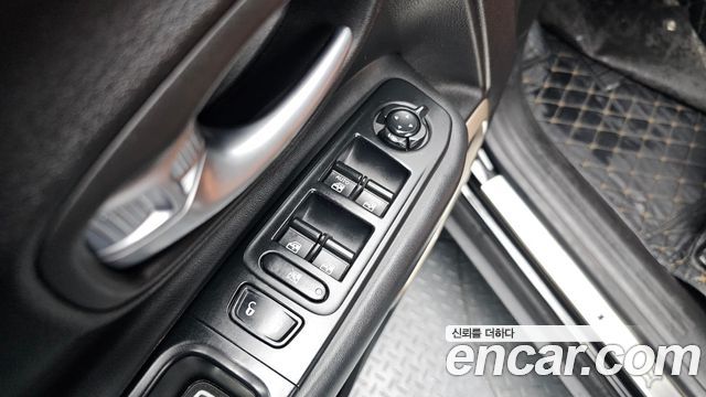 Jeep Renegade 2.4 Longitude High 2017 — фото 18