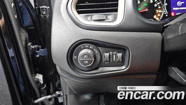 Jeep Renegade 2.4 Longitude High 2017 — фото 20