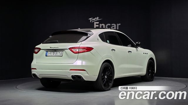 Maserati Levante 3.0 AWD Luxury 2017 — фото 2