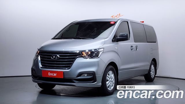 Hyundai Grand Starex Van 3-Seater Smart
