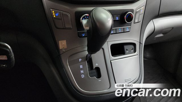 Hyundai Grand Starex Van 3-Seater Smart 2021 — фото 9