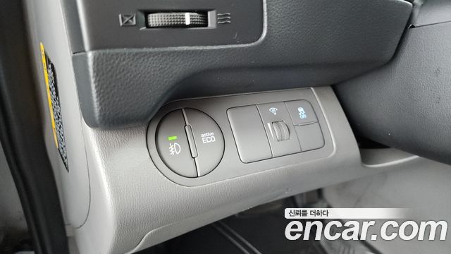 Hyundai Grand Starex Van 3-Seater Smart 2021 — фото 22