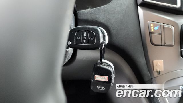 Hyundai Grand Starex Van 3-Seater Smart 2021 — фото 23