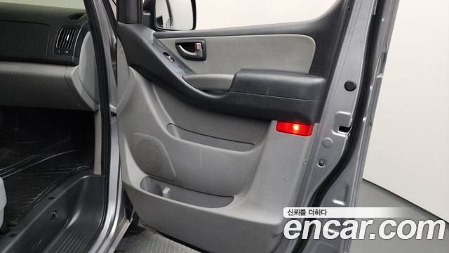 Hyundai Grand Starex Van 3-Seater Smart 2021 — фото 30