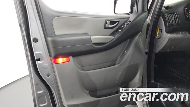 Hyundai Grand Starex Van 3-Seater Smart 2021 — фото 31
